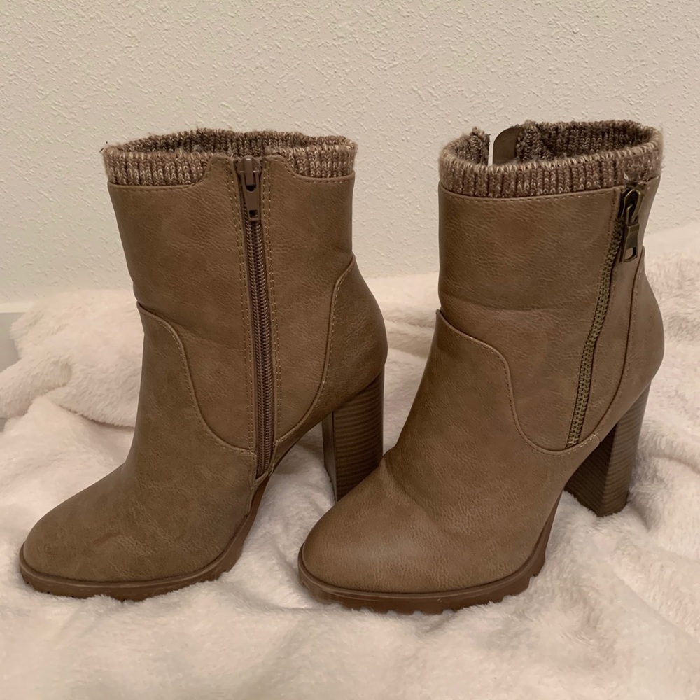 Shoe Dazzle Sweater Heeled Booties Sz 7